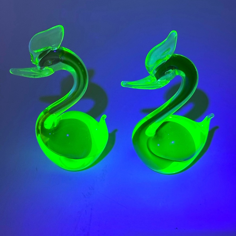 Vintage Murano Style Sommerso Uranium Glass Birds Burgundy Red Pair UV Glow